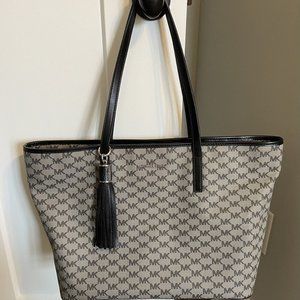 Michael Kors Signature Tote - Silver hardware w/Tassel - Black & Gray - Classic!